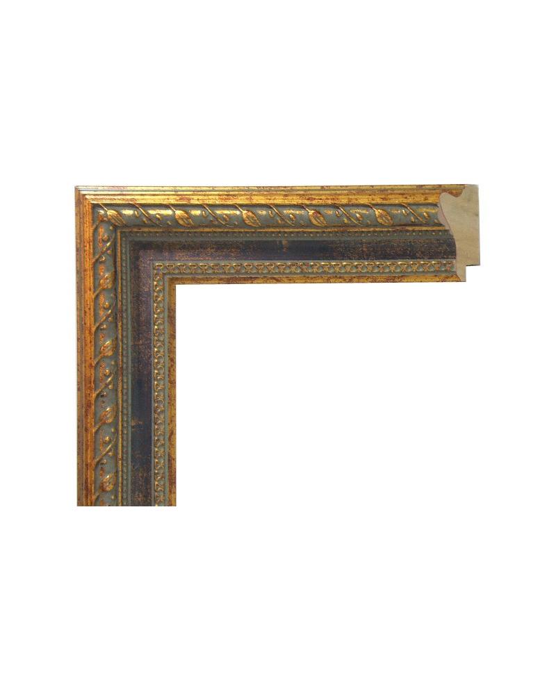 Detalle del perfil de la moldura azul con relieve de madera