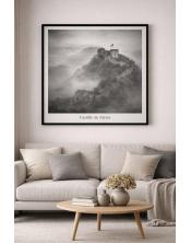 "Guardianes de la Bruma: Castillo de Xàtiva en Blanco y Negro"