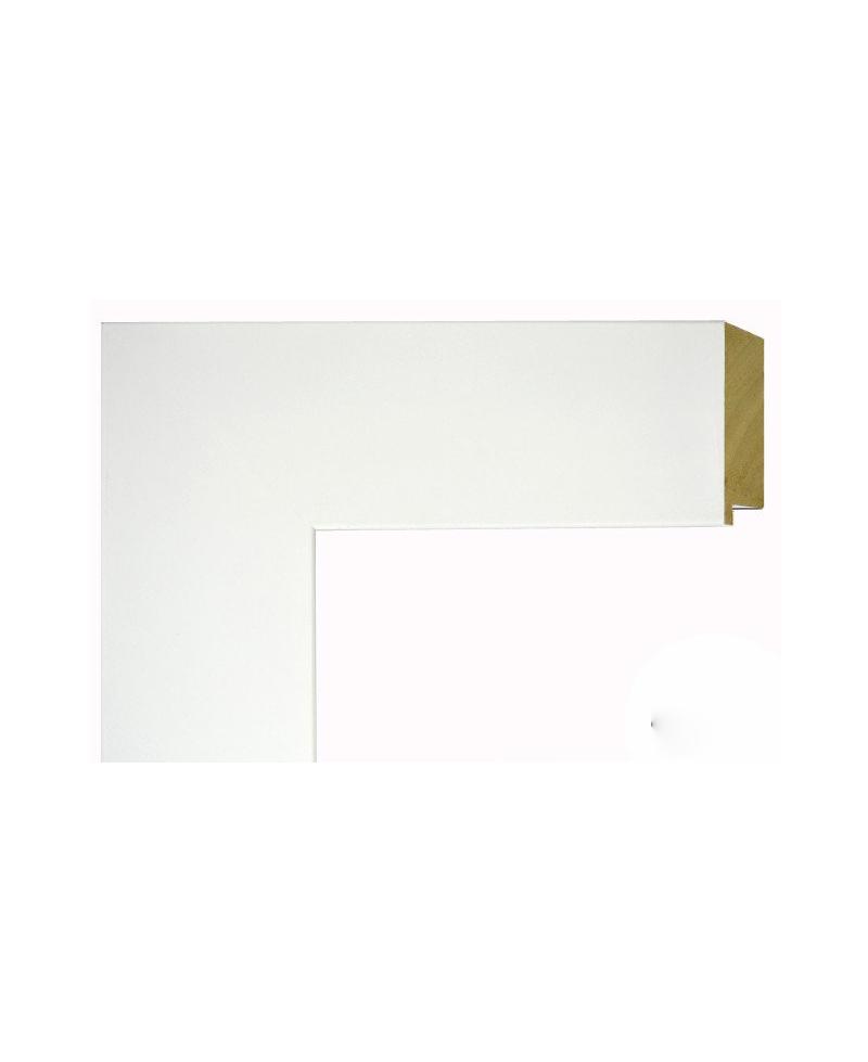 Marco a medida, de color blanca con superficie lisa