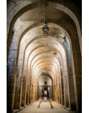 Fotografía Artística | Perspectiva Infinita en Túnel de Piedra