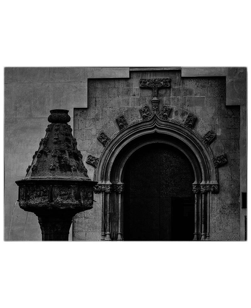 Fotografía artística del Convento de los Trinitarios en blanco y negro