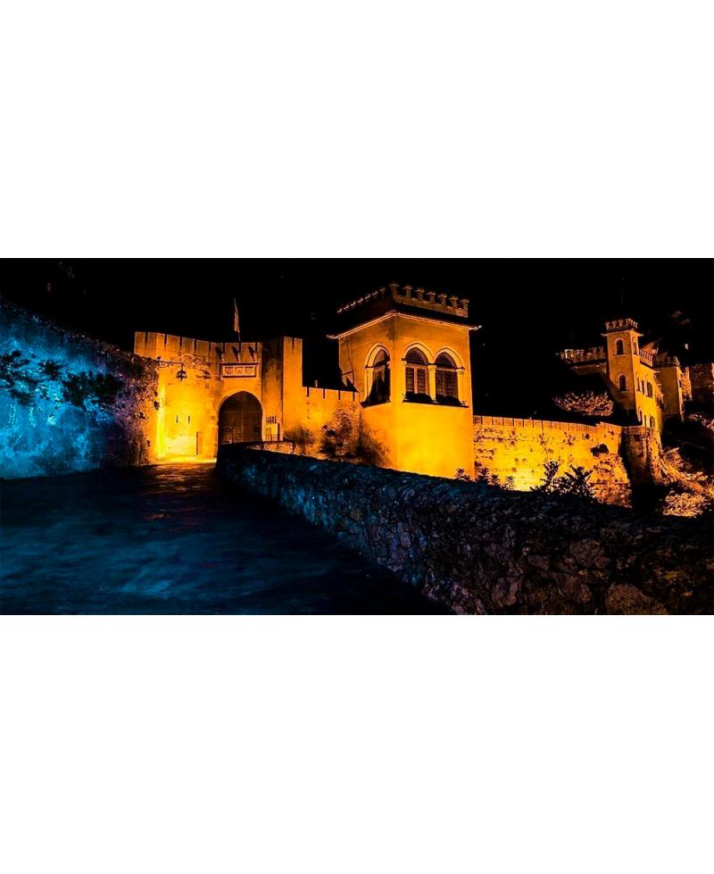 Castillo de Xàtiva-vista nocturna de la puerta del castillo