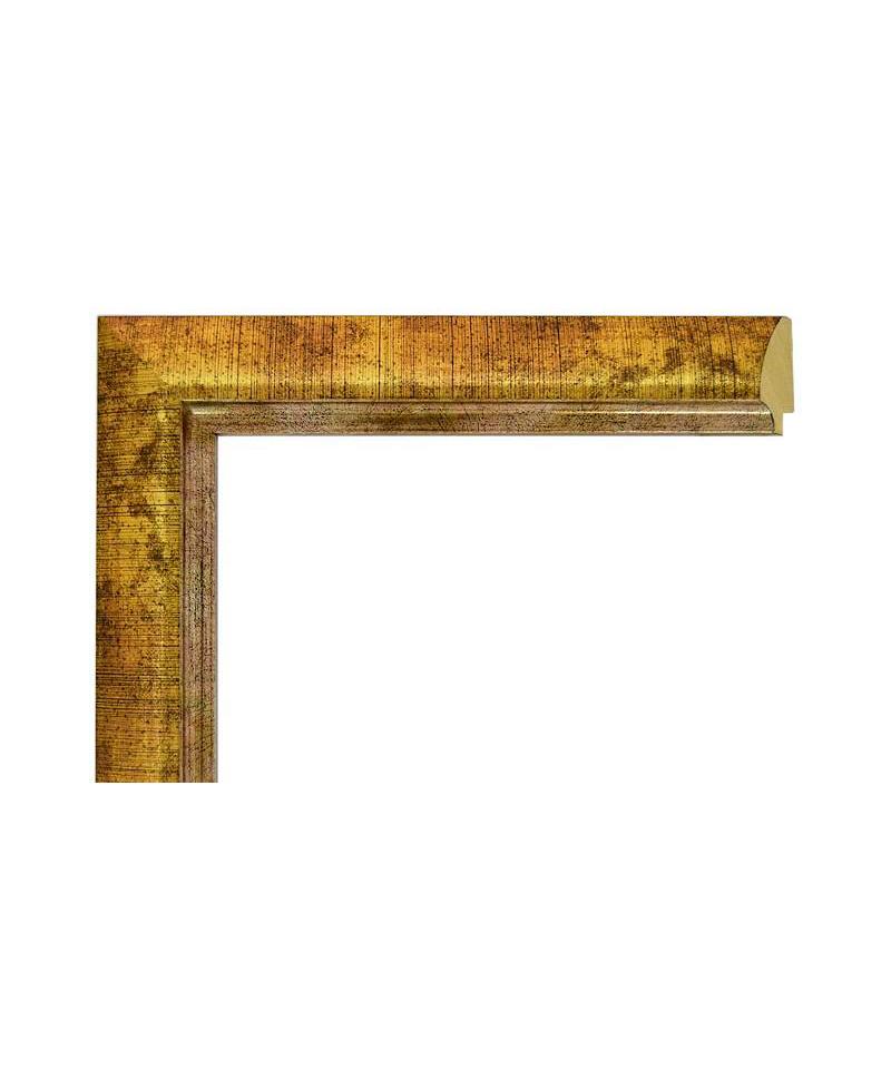 Moldura dorada curvada con manchas envegecida