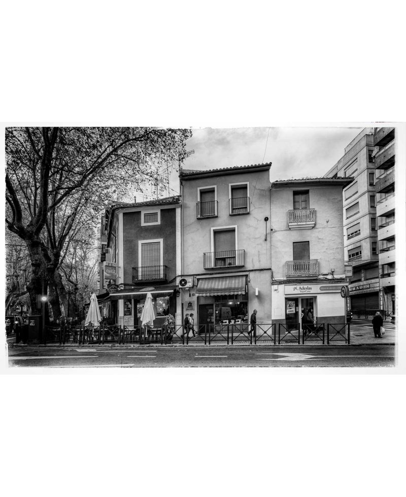 Fotografía Urbana Alameda de Xàtiva en Blanco y Negro - 50x31 cm